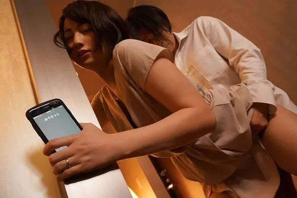 sex phô dâm Vợ đi họp lớp rồi làm tình với nyc mặc cho chồng ở nhà chờ